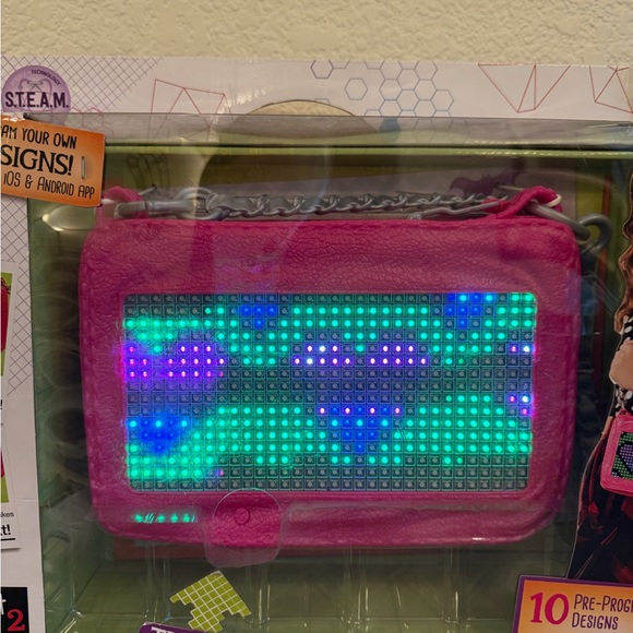 Project Mc2 Pixel Purse Pink Medium Interactive Electronic Purse iOS Android - Picture 3 of 9
